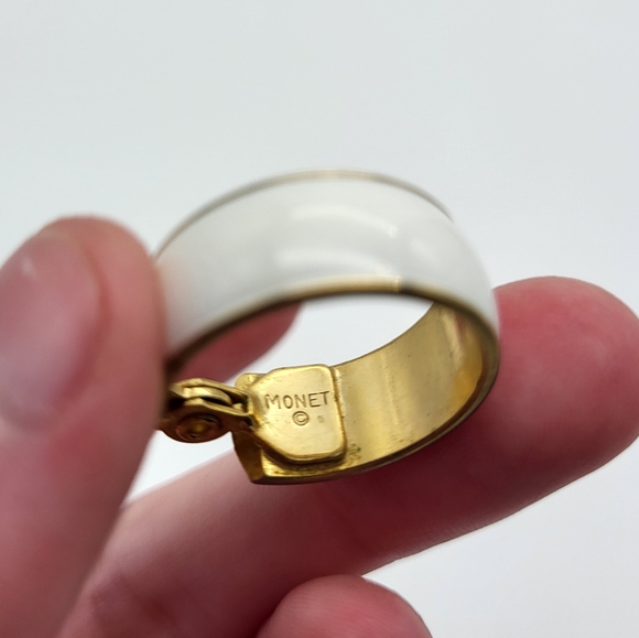 Vintage Monet clip on earrings - Picture 2 of 5